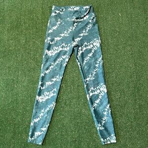 Gilly Hicks size small leggings!